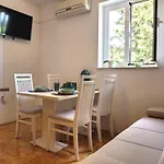 بيت ضيافة Blazevic Omišalj