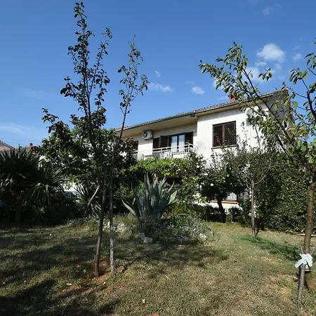 Blazevic Πανσιόν Omišalj